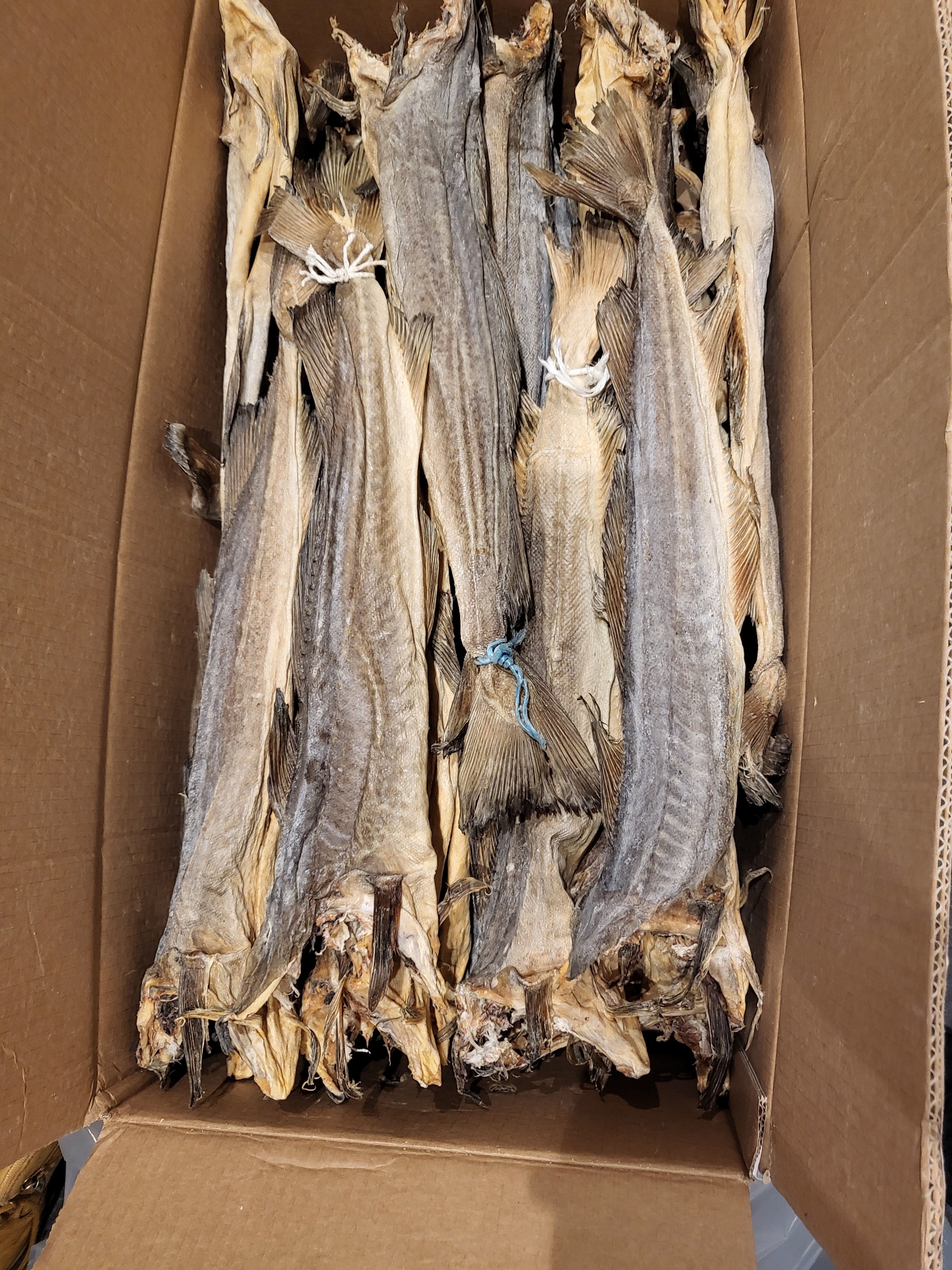 Stockfish Dried fish and caviar. 25 lbs or 11,5kg 5kg fish and 6,5 kg caviar
